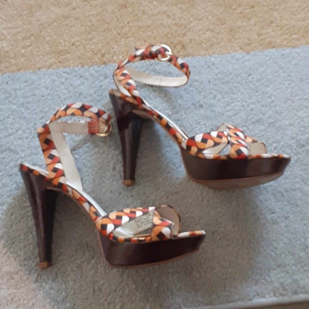 Geometric Print Sandals